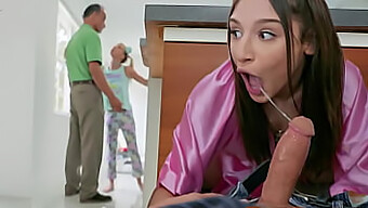 Abella Danger Và Bạn Bè Vui Vẻ Tại Nhà Bố Mẹ